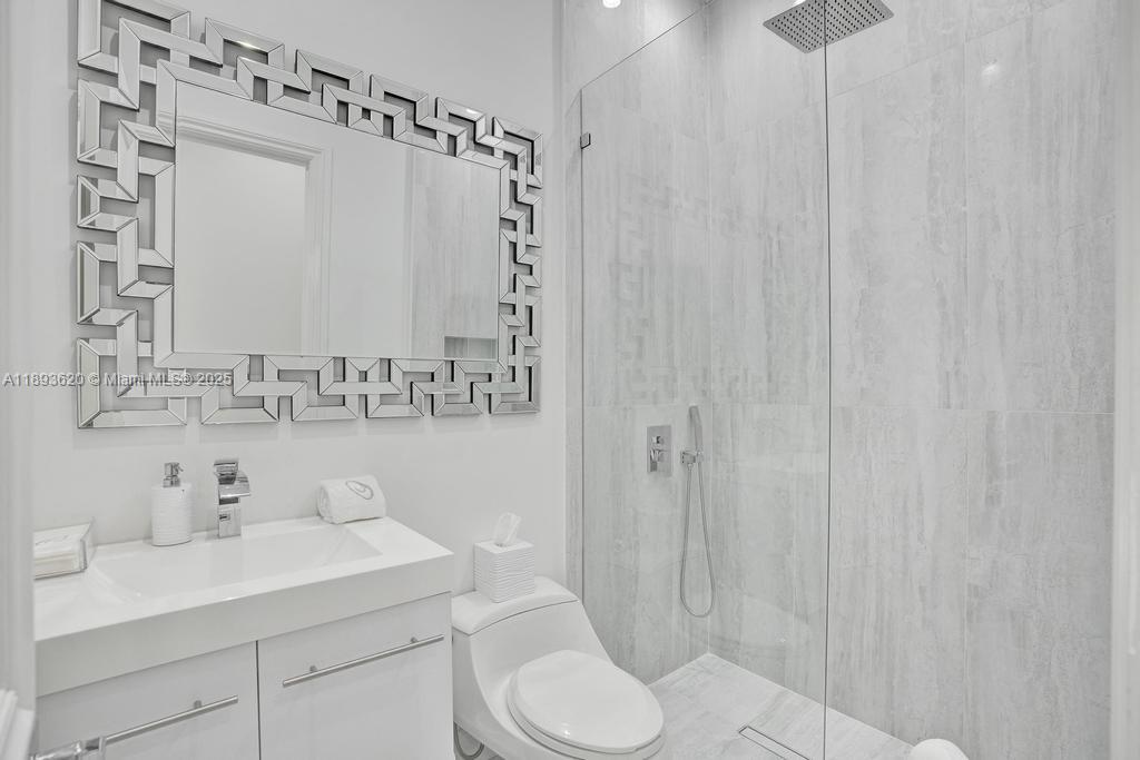 1516 Island Blvd Aventura, FL 33160