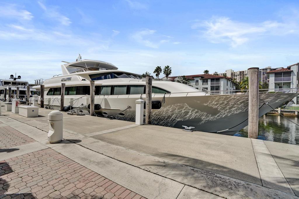 1516 Island Blvd Aventura, FL 33160