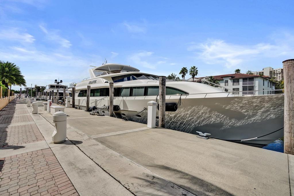 1516 Island Blvd Aventura, FL 33160