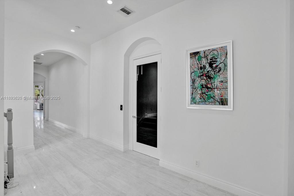 1516 Island Blvd Aventura, FL 33160