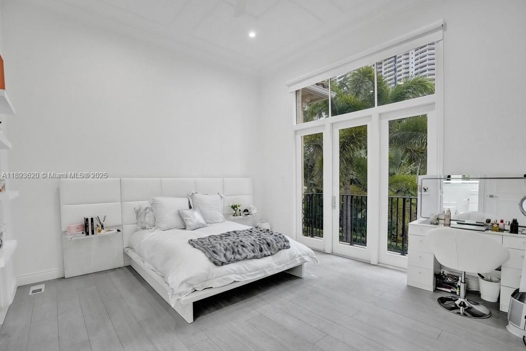 1516 Island Blvd Aventura, FL 33160