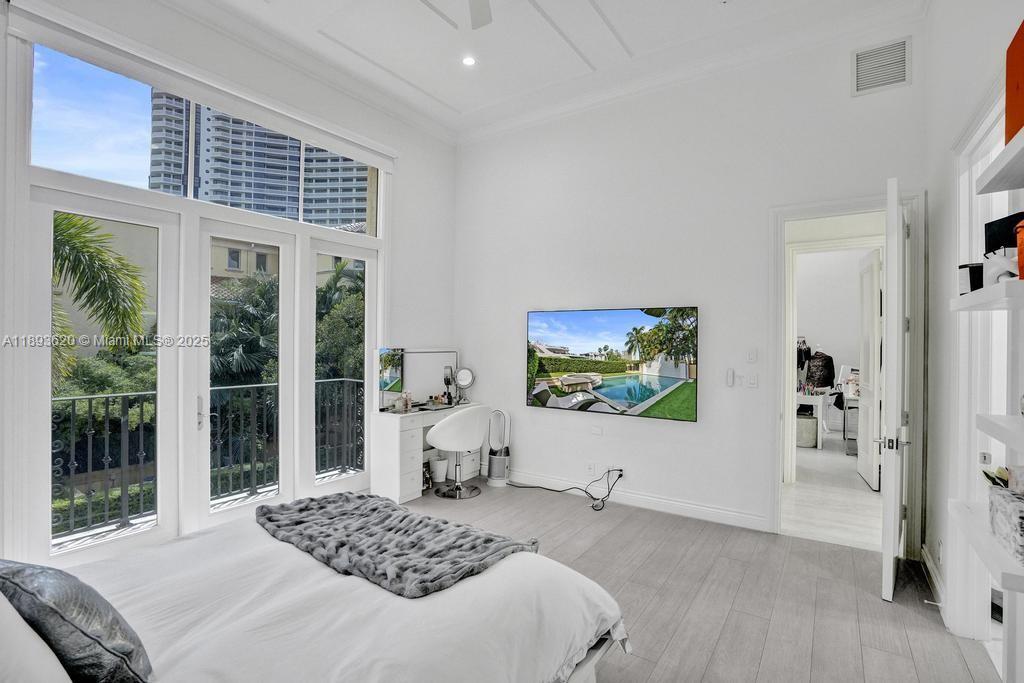 1516 Island Blvd Aventura, FL 33160