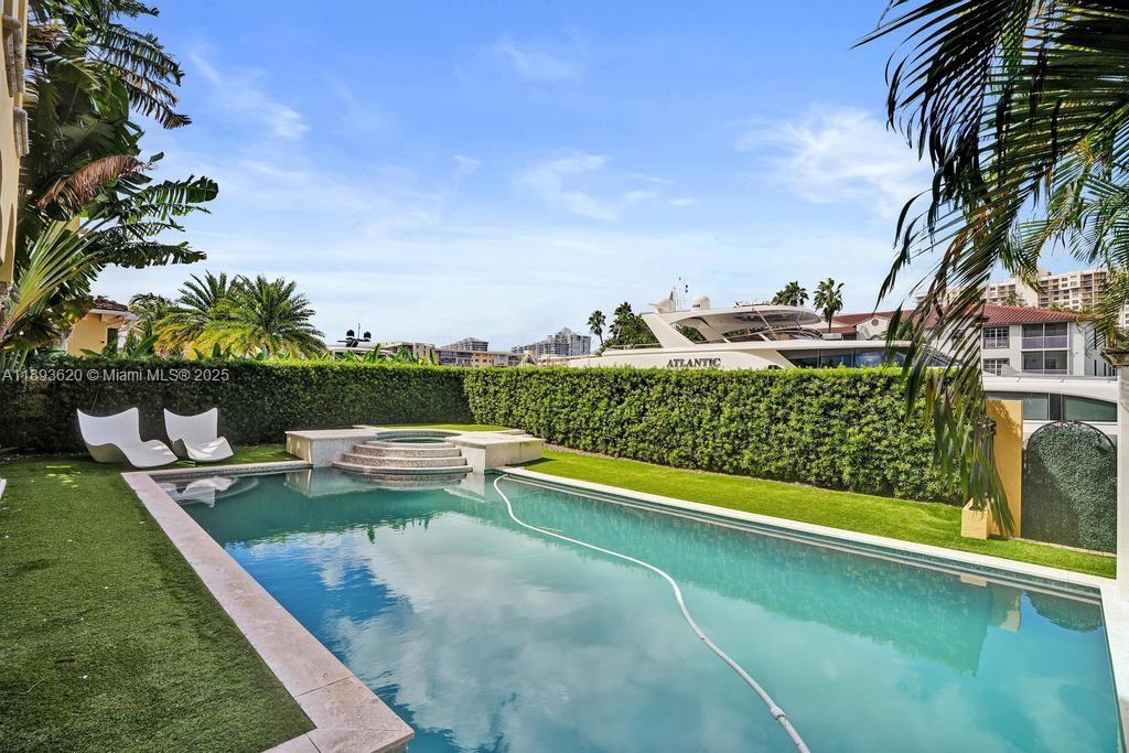 1516 Island Blvd Aventura, FL 33160