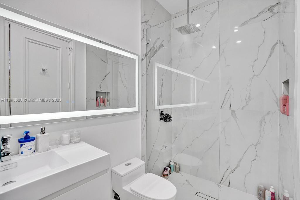 1516 Island Blvd Aventura, FL 33160