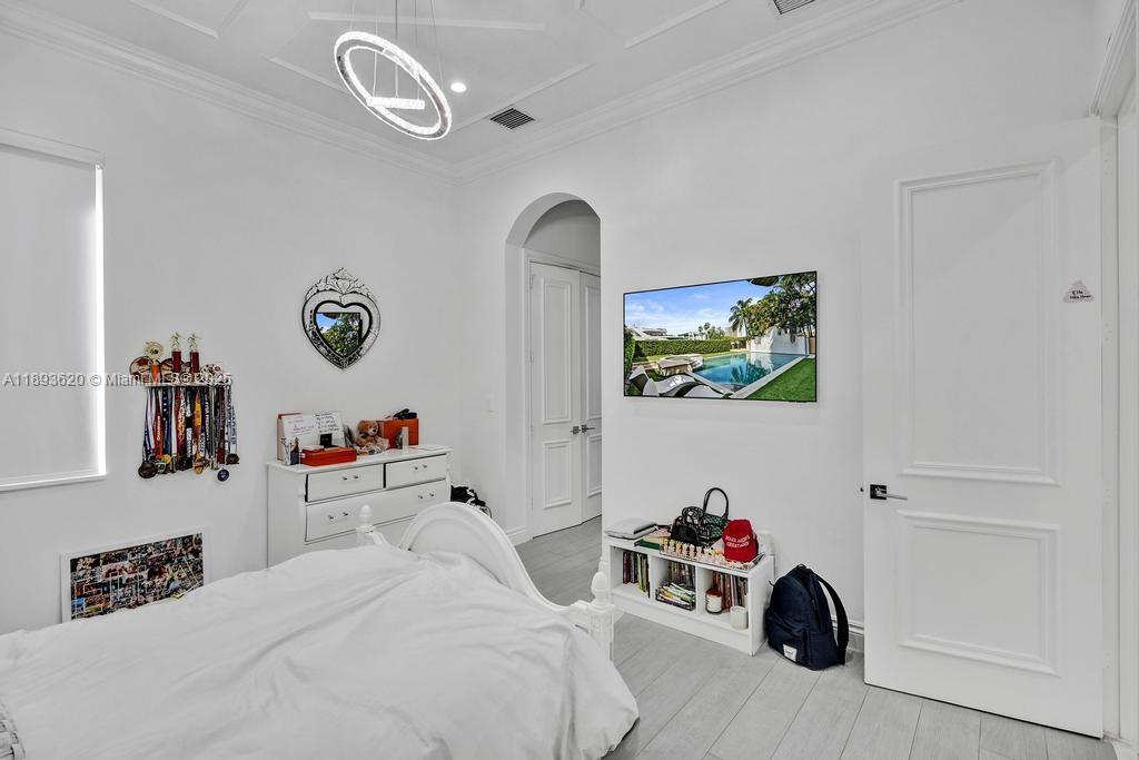 1516 Island Blvd Aventura, FL 33160