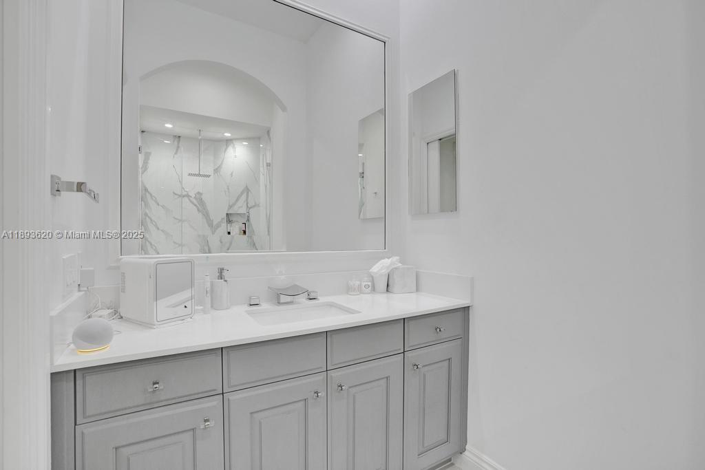 1516 Island Blvd Aventura, FL 33160