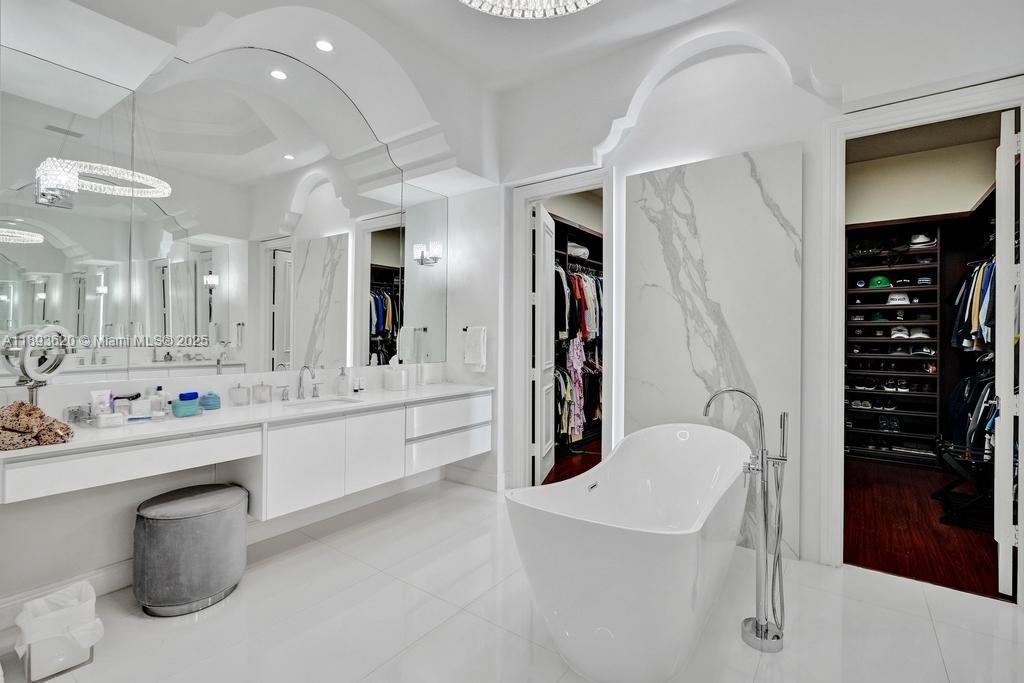 1516 Island Blvd Aventura, FL 33160