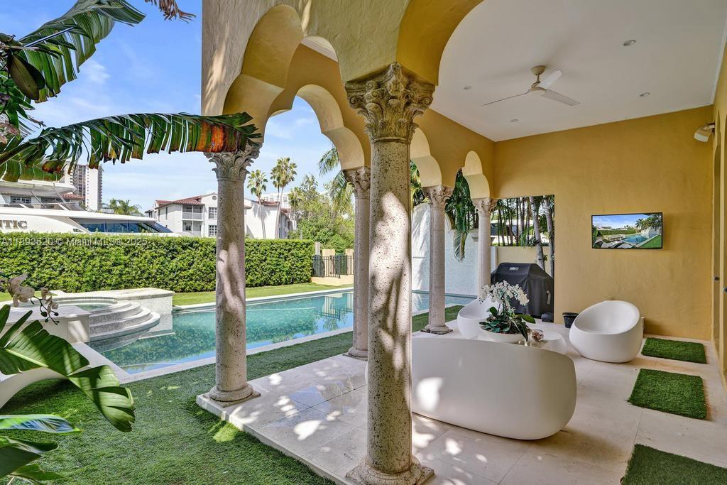 1516 Island Blvd Aventura, FL 33160