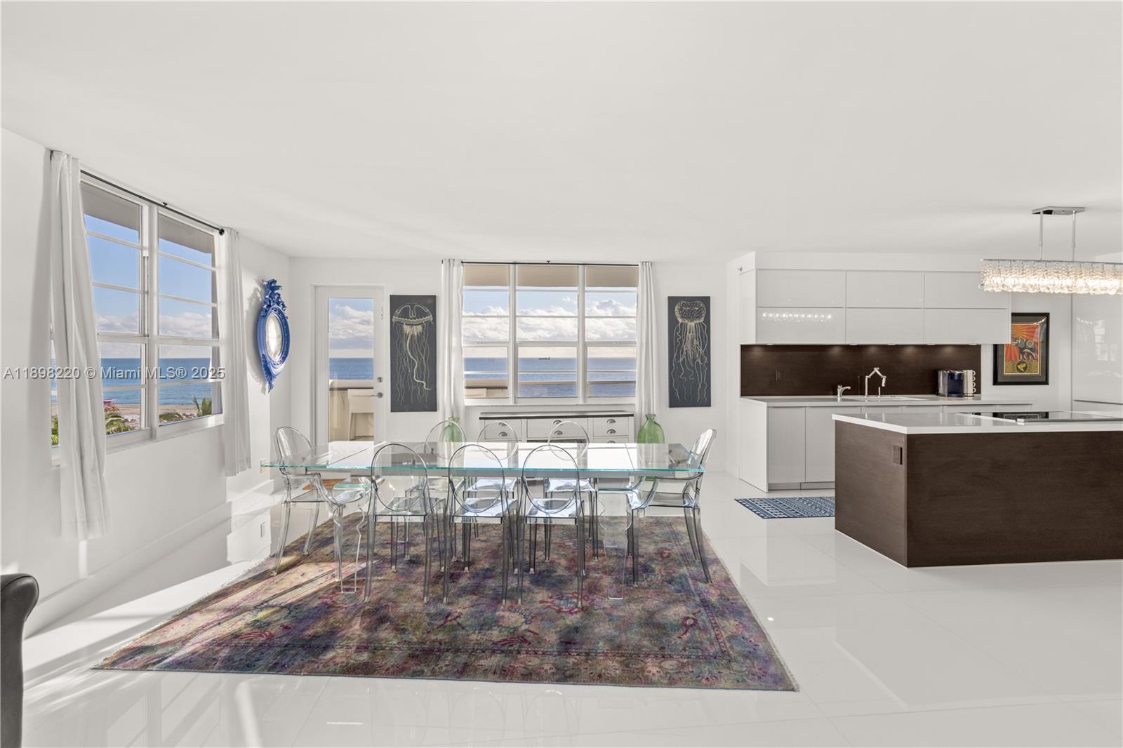 image The Decoplage Condominium12