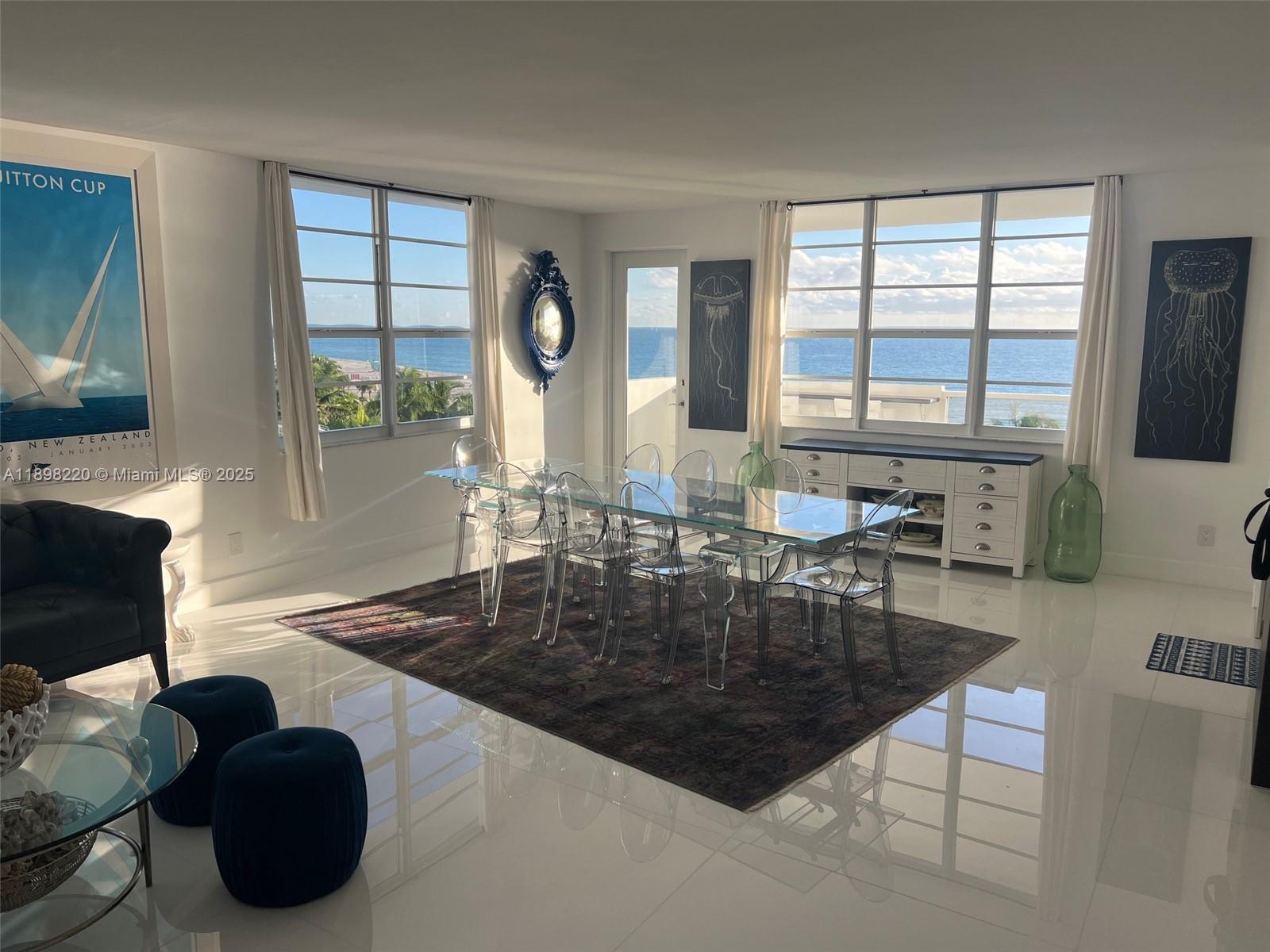 image The Decoplage Condominium14