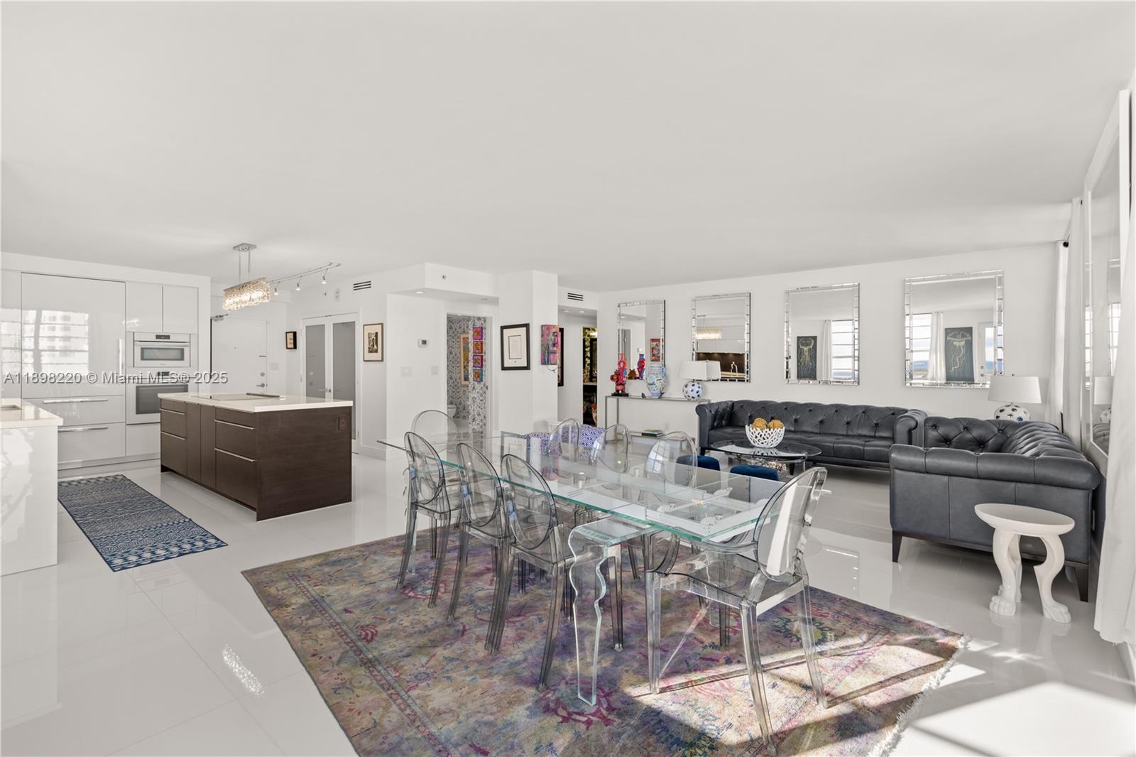 image The Decoplage Condominium15