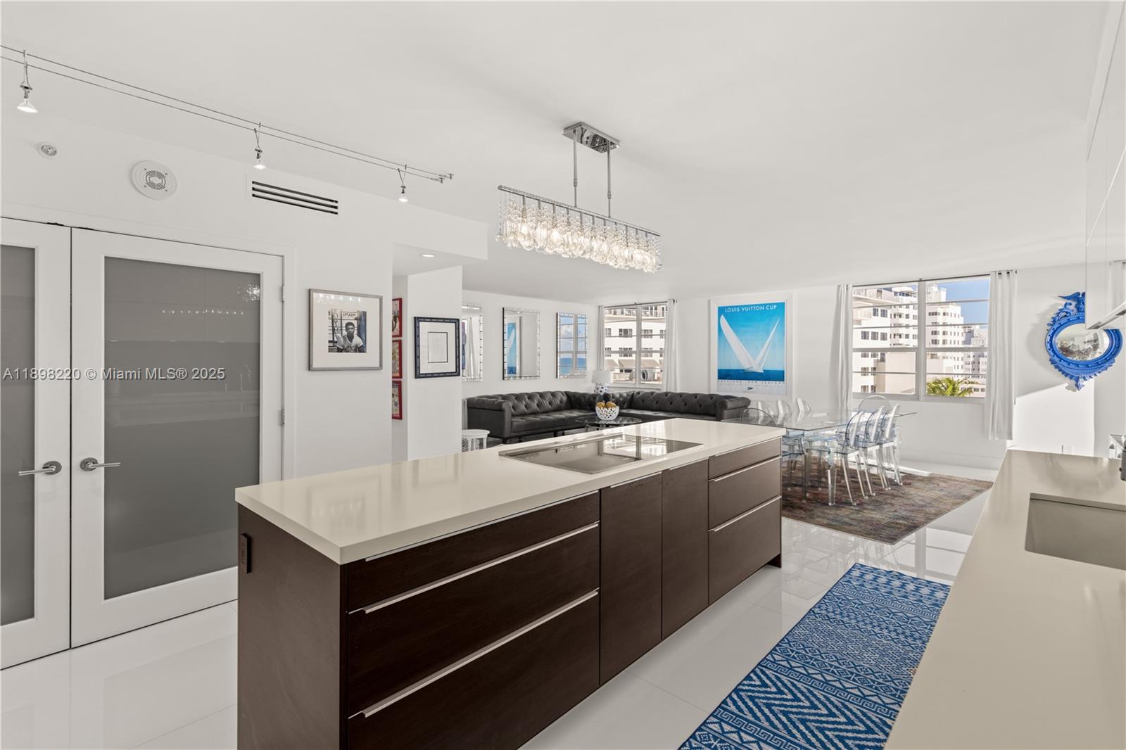 image The Decoplage Condominium16