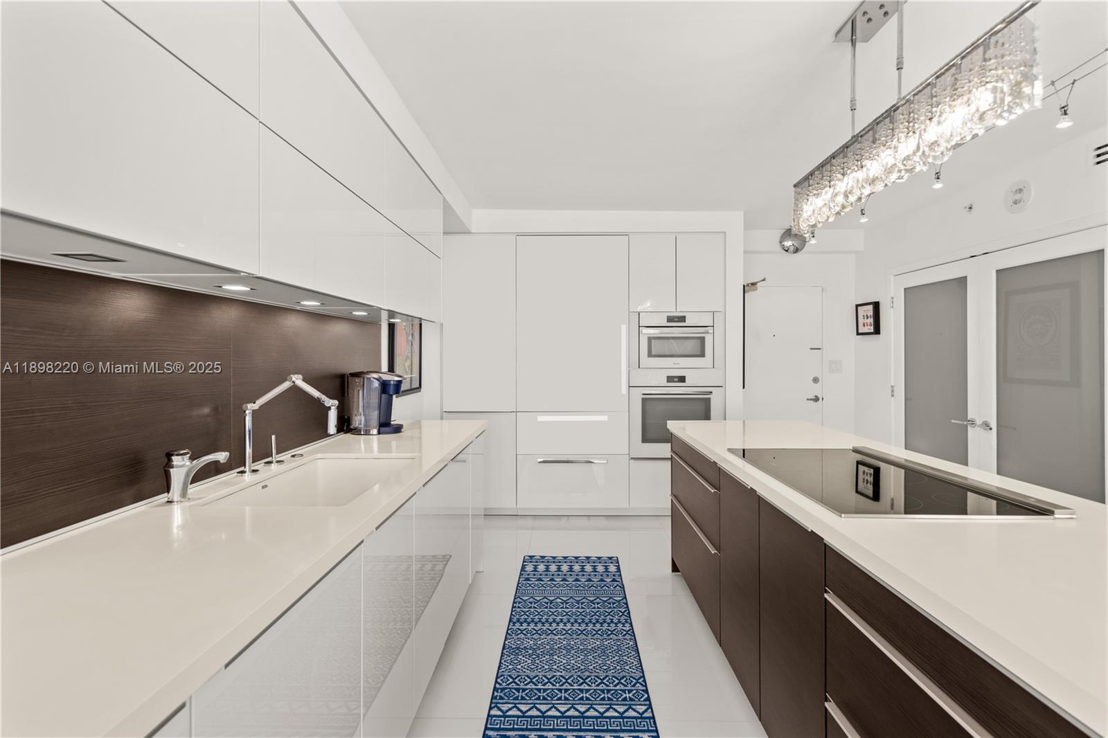 image The Decoplage Condominium18