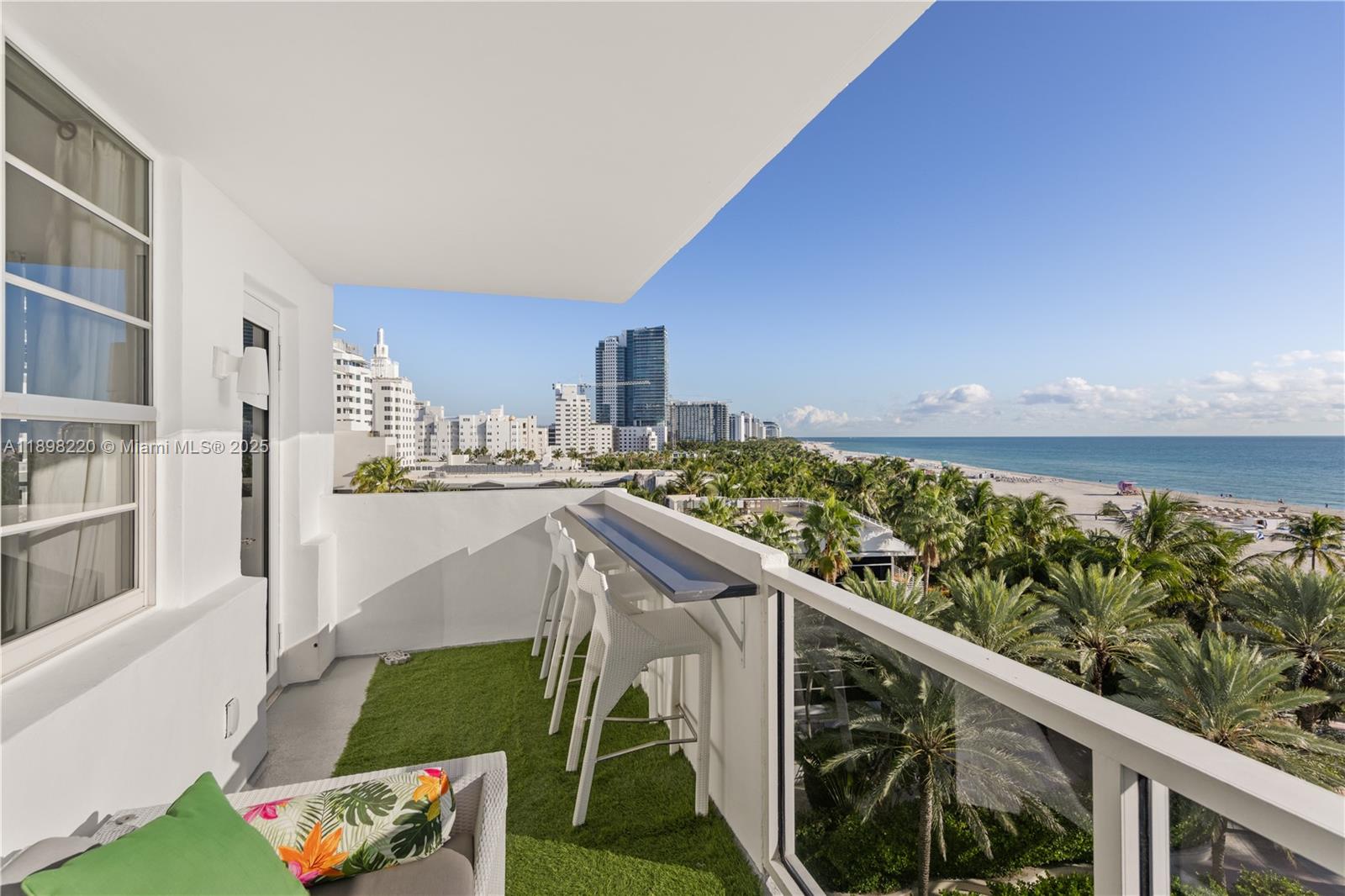 image The Decoplage Condominium1
