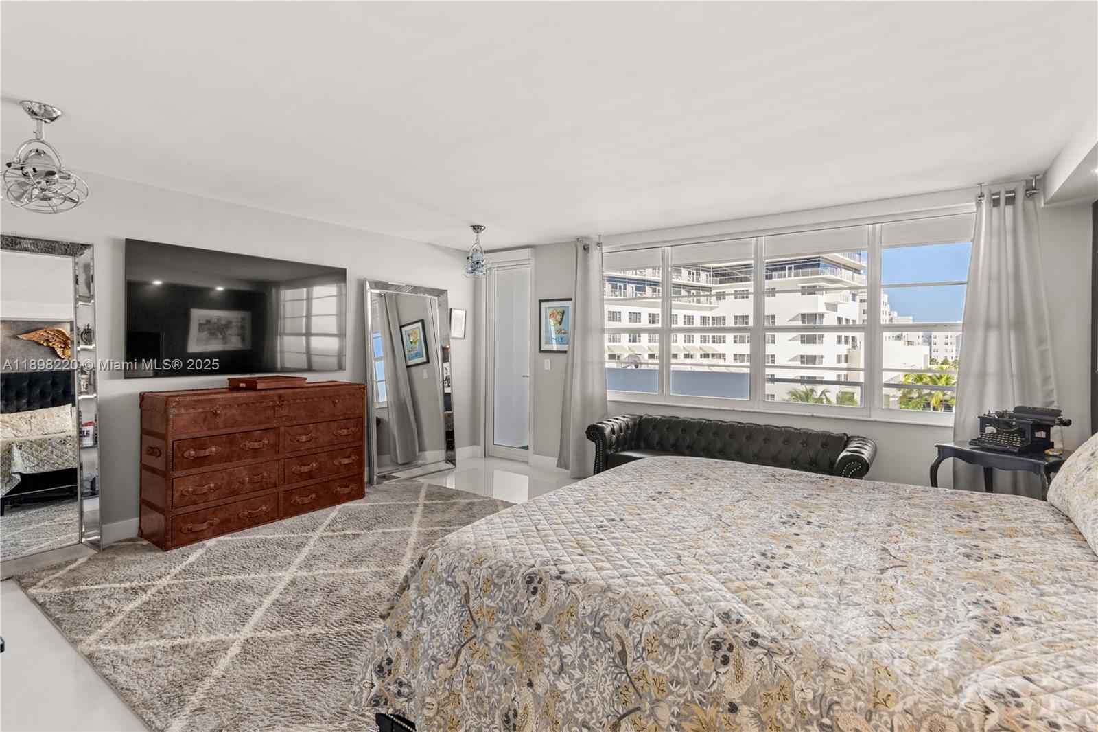image The Decoplage Condominium19