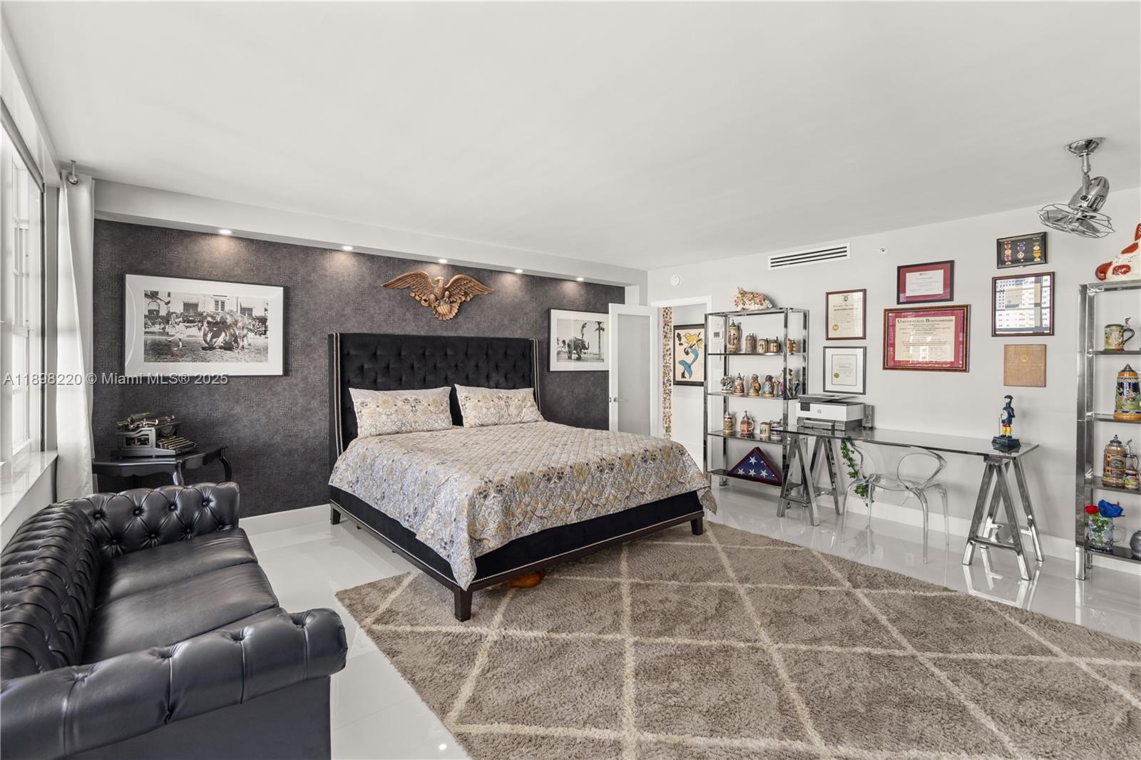 image The Decoplage Condominium20