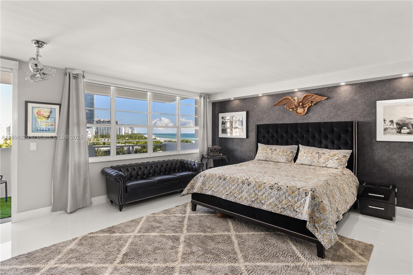 image The Decoplage Condominium21