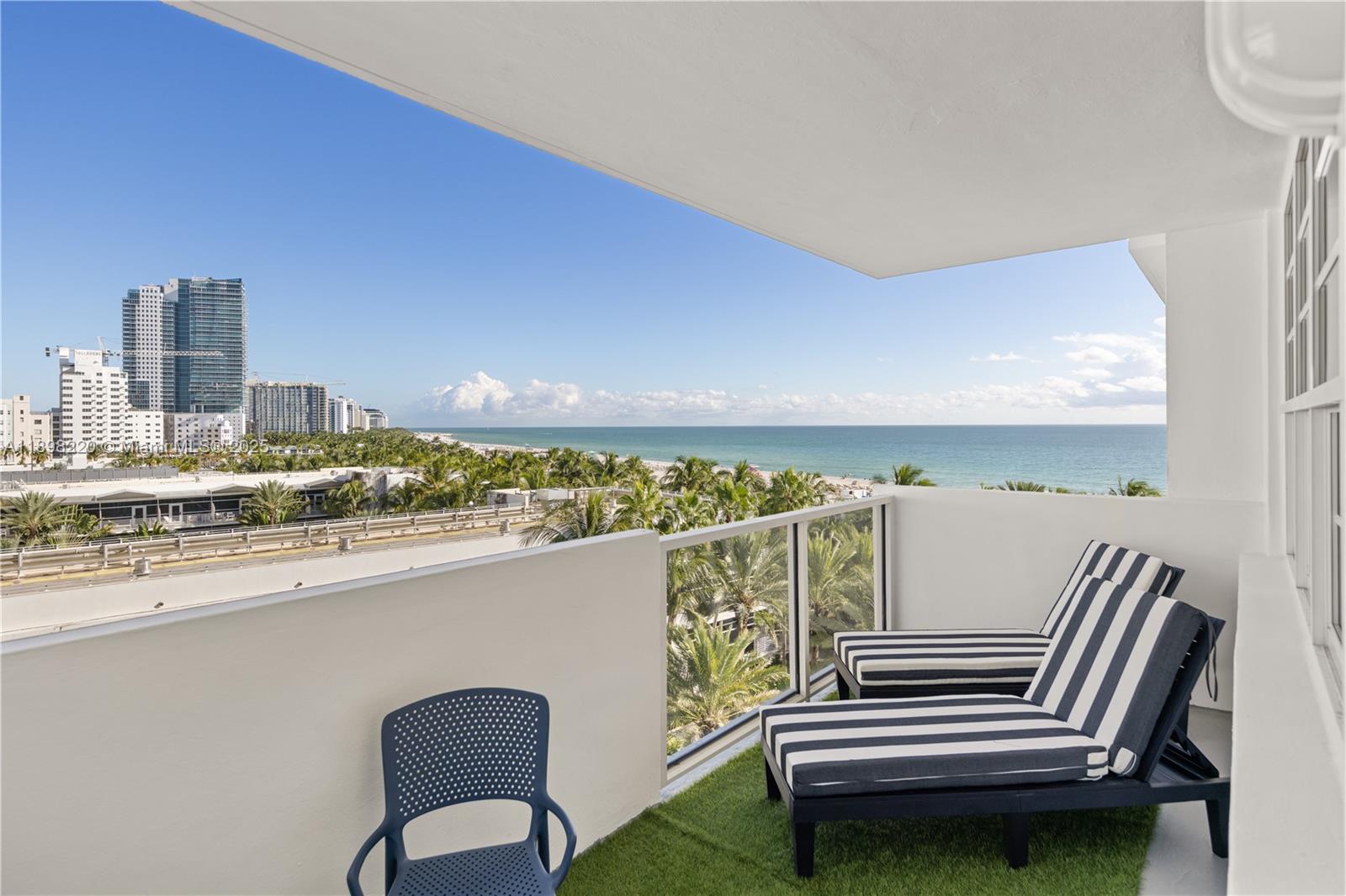 image The Decoplage Condominium23