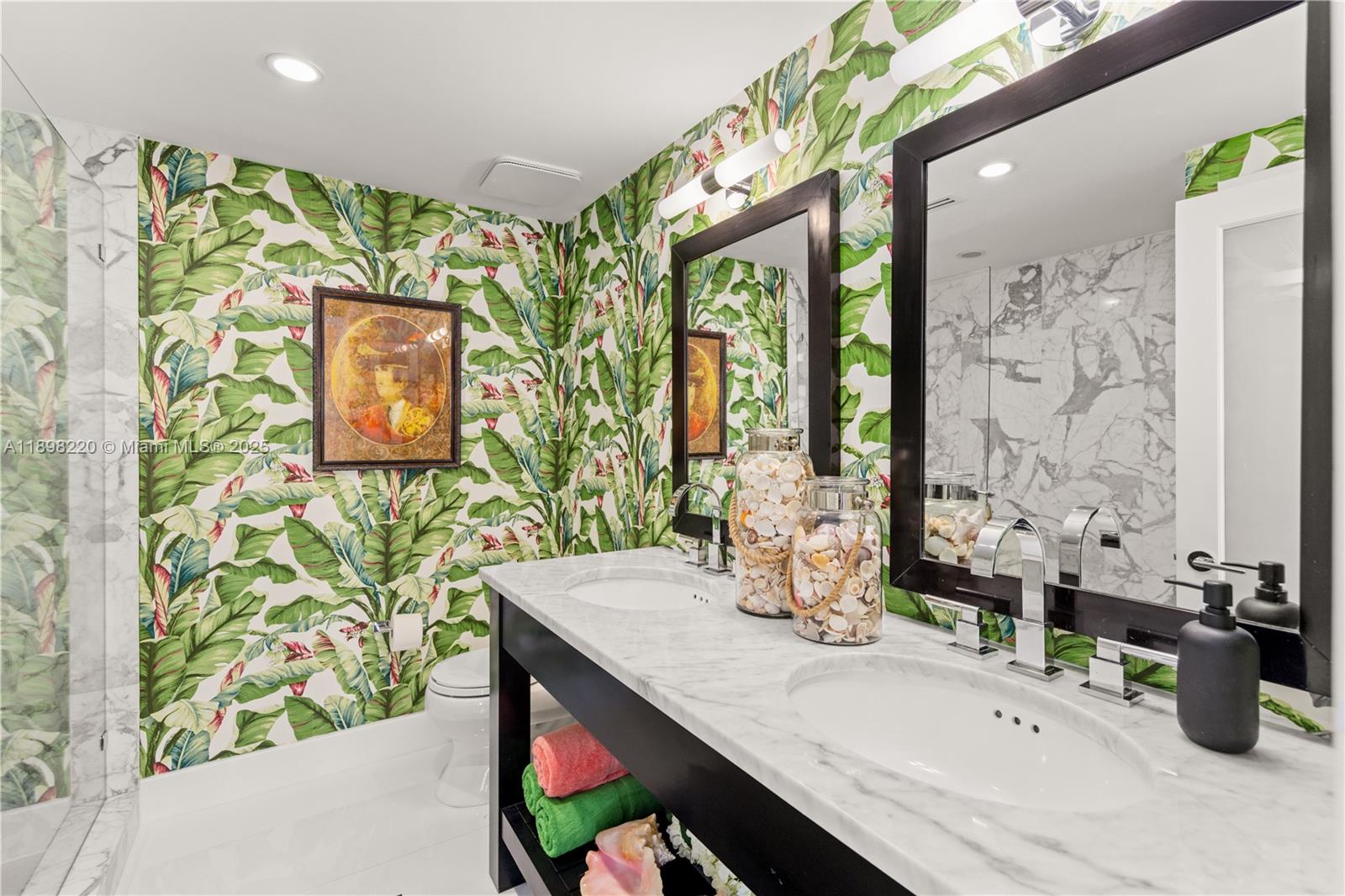 image The Decoplage Condominium24