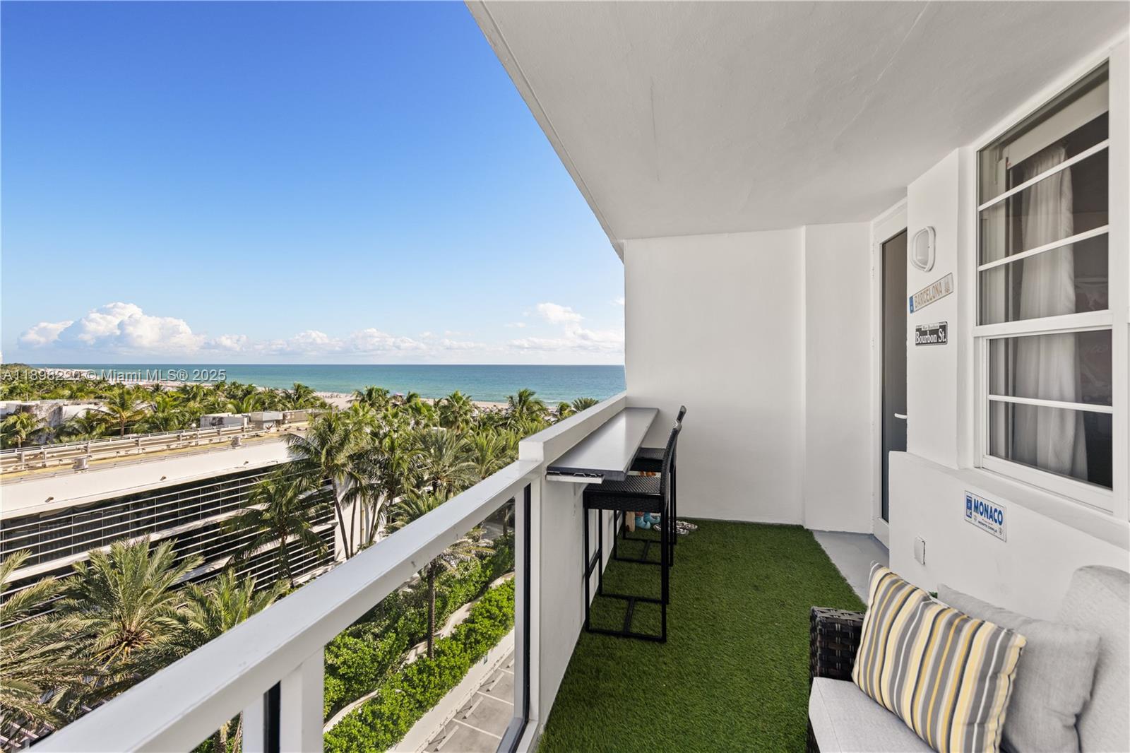 image The Decoplage Condominium28