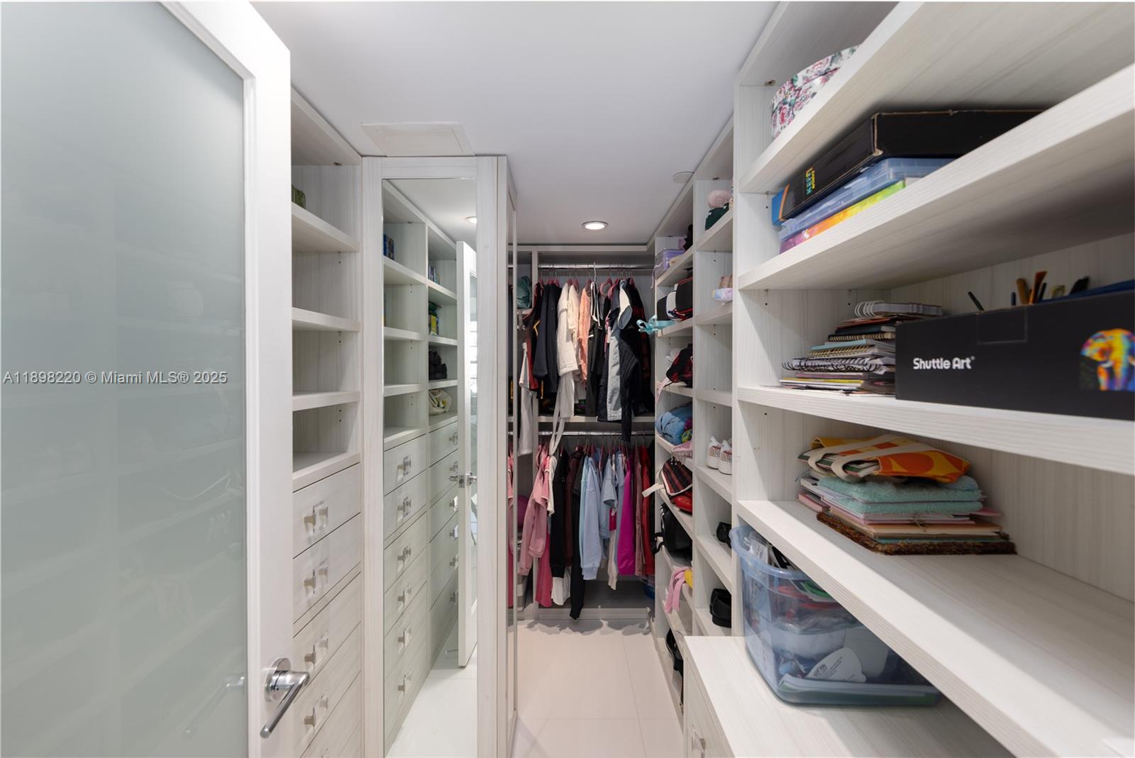 image The Decoplage Condominium36