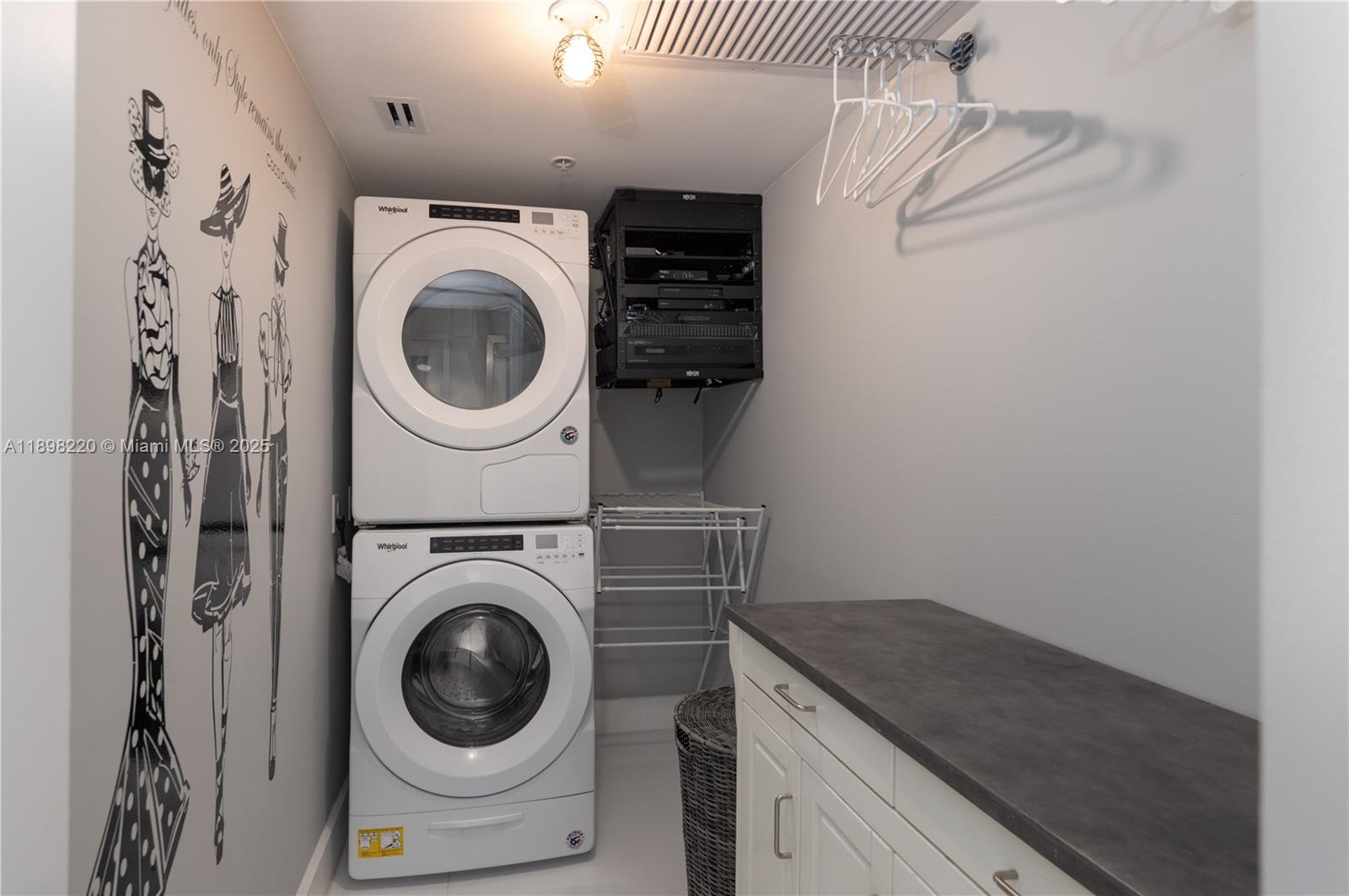 image The Decoplage Condominium43