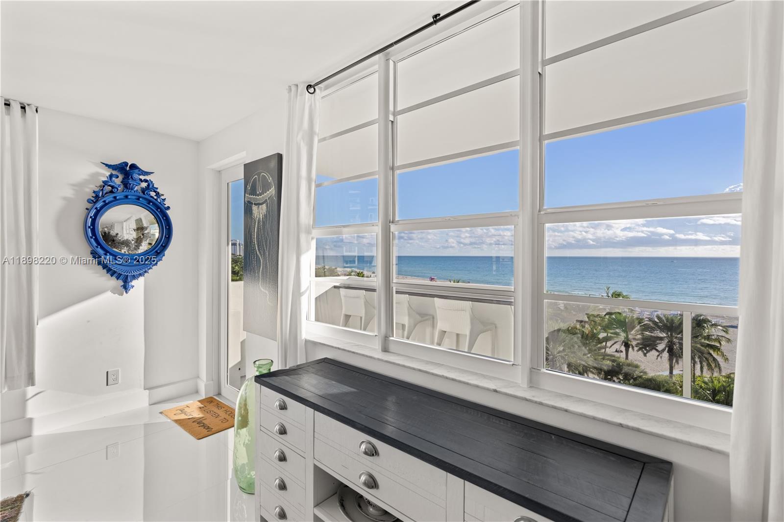 image The Decoplage Condominium8