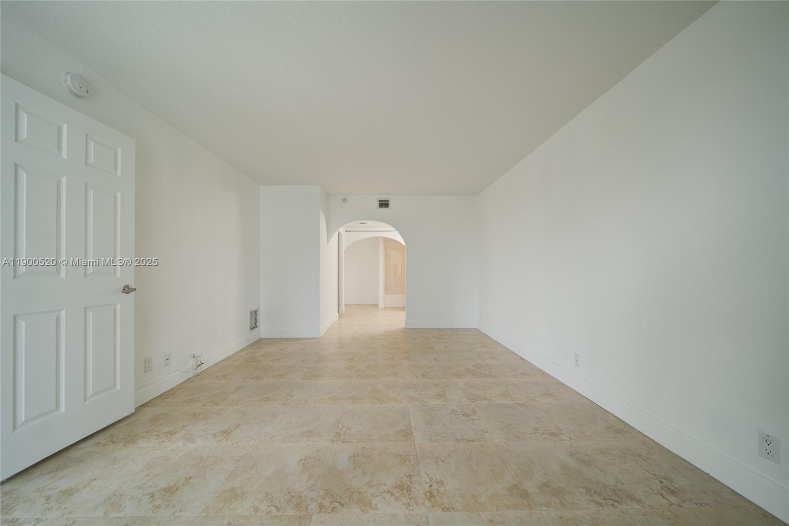 image Arlen House East Condomin9