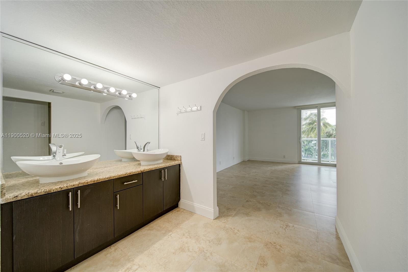 image Arlen House East Condomin14