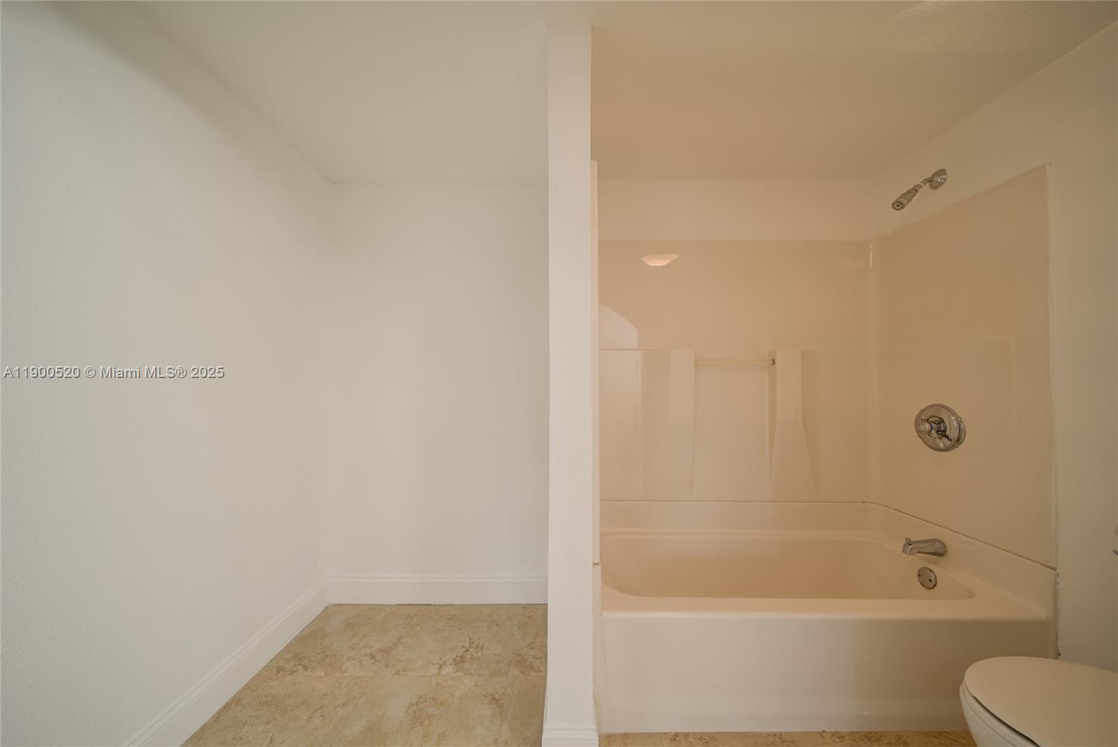 image Arlen House East Condomin15