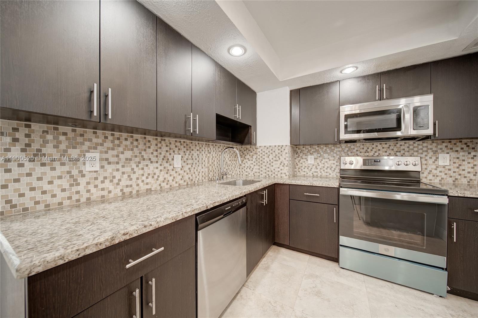 image Arlen House East Condomin23