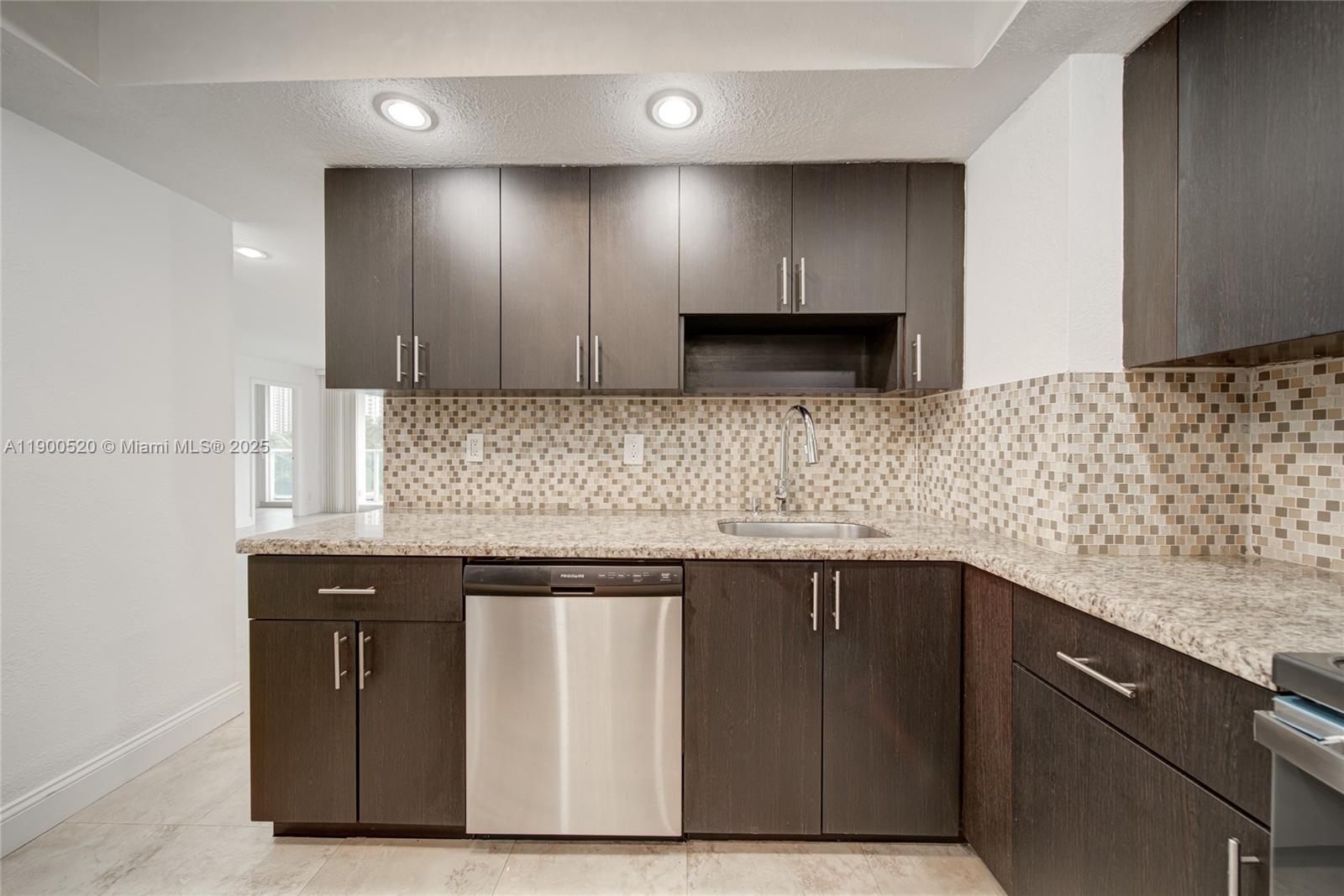 image Arlen House East Condomin25