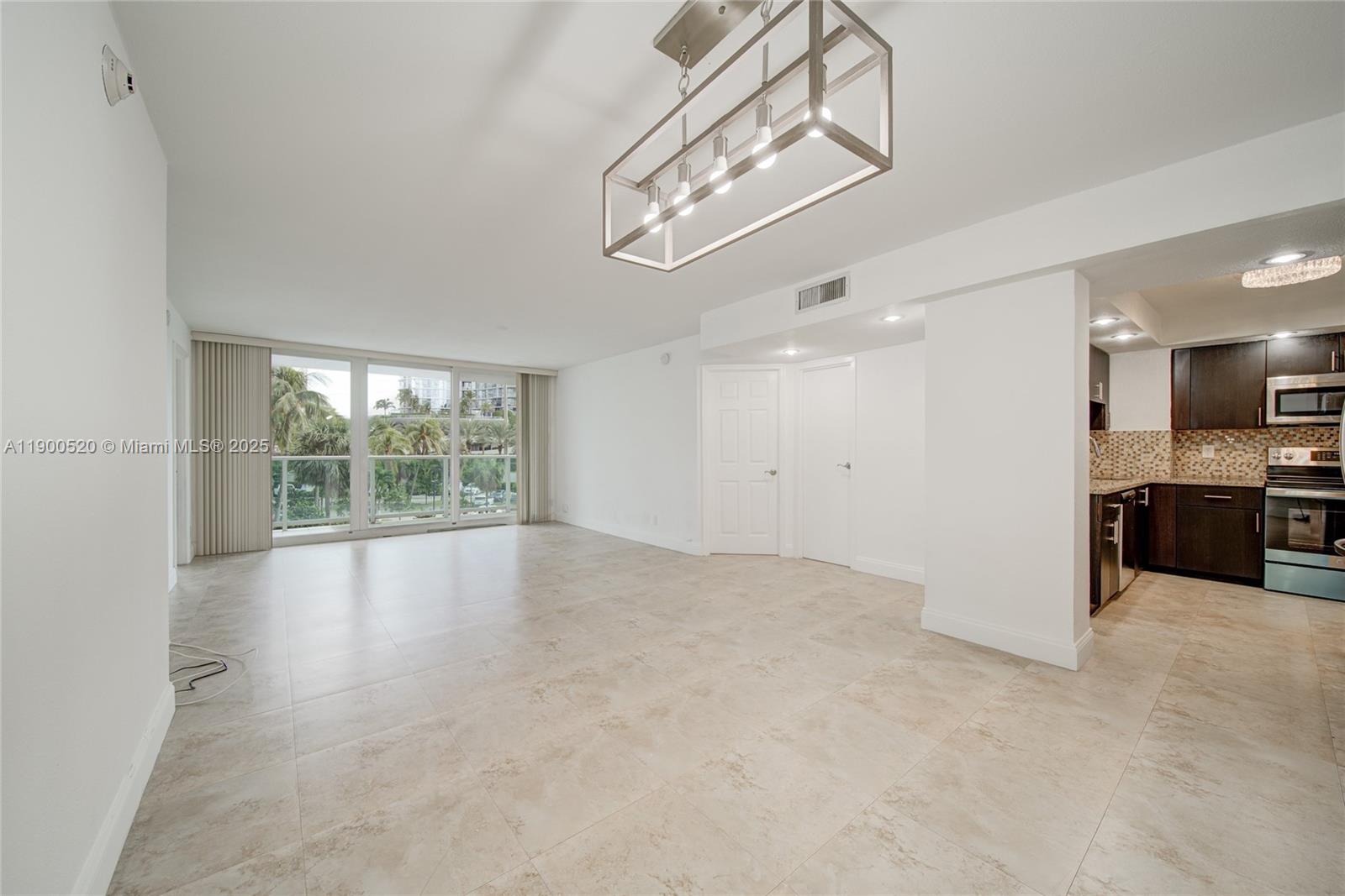 image Arlen House East Condomin4