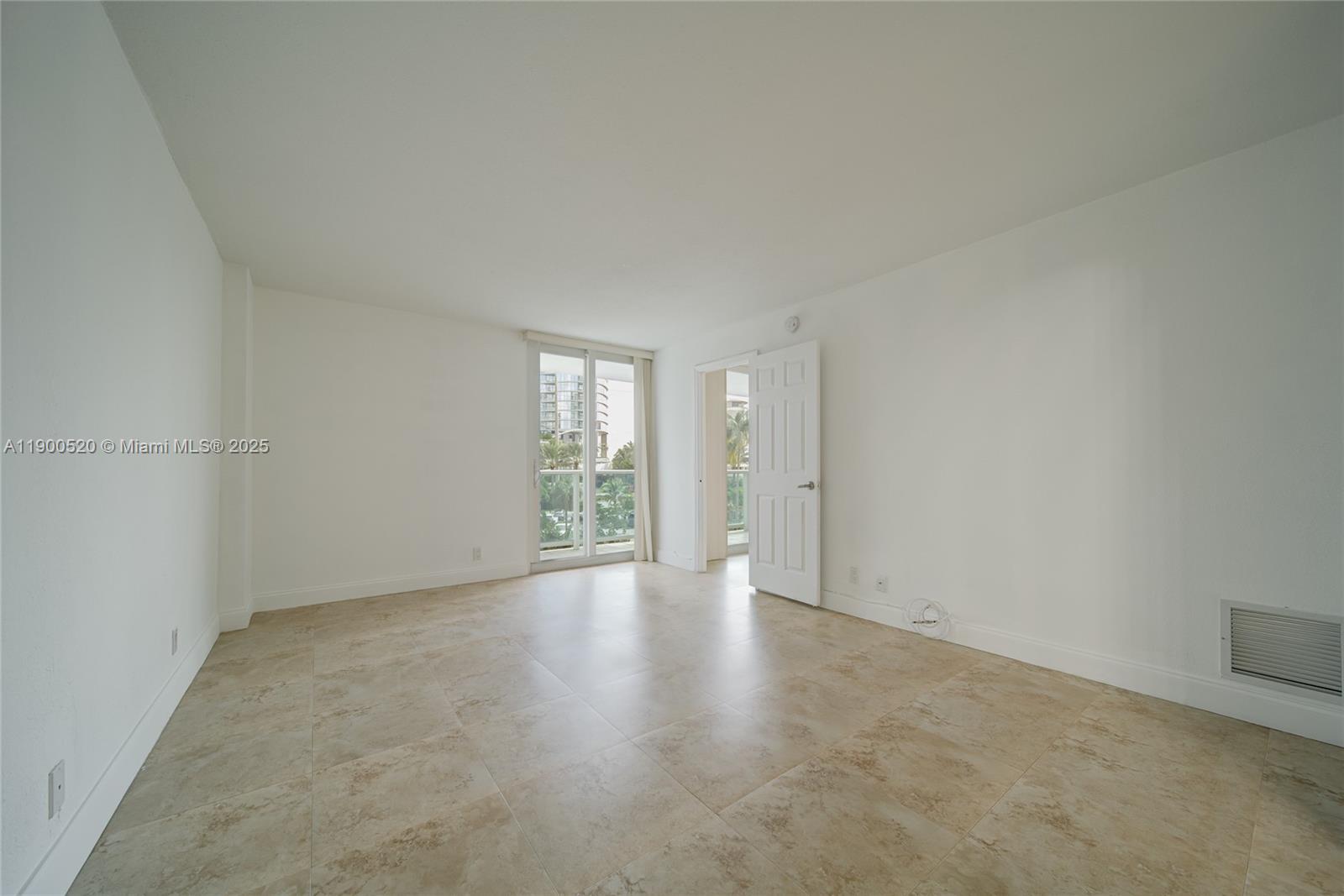 image Arlen House East Condomin8