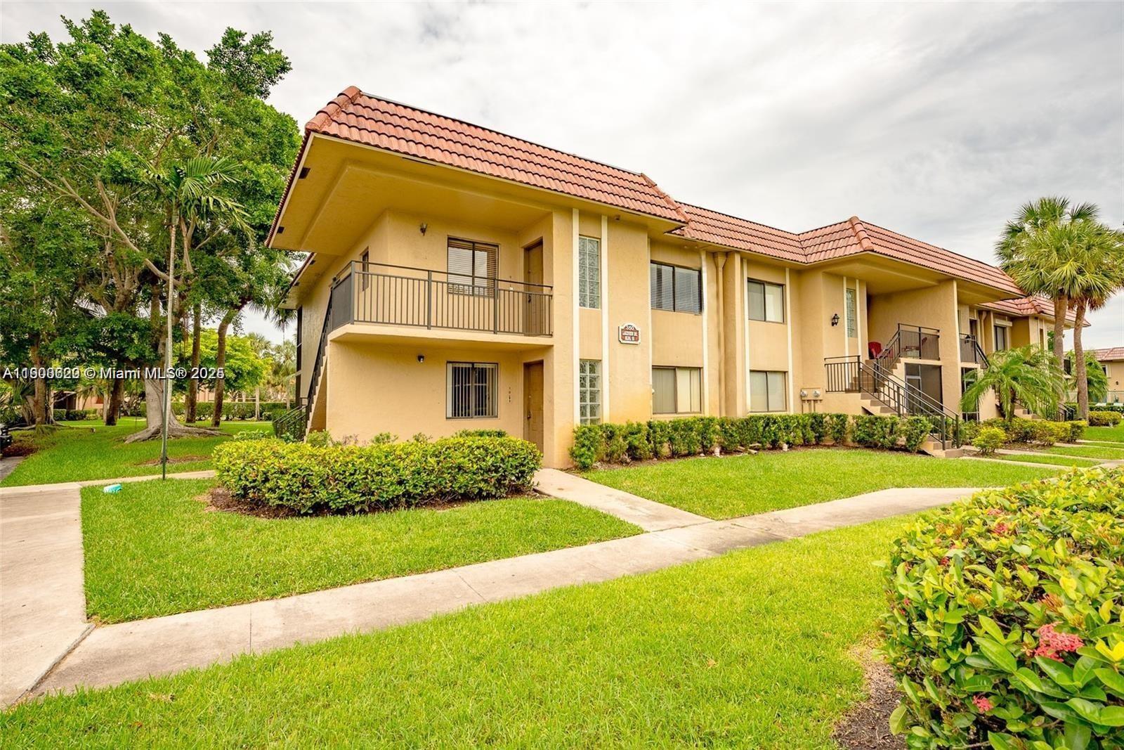 350 Lakeview Dr #201