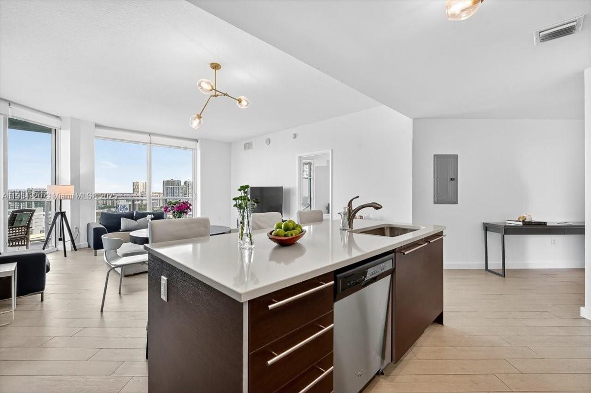 image Quantum On The Bay Condo12