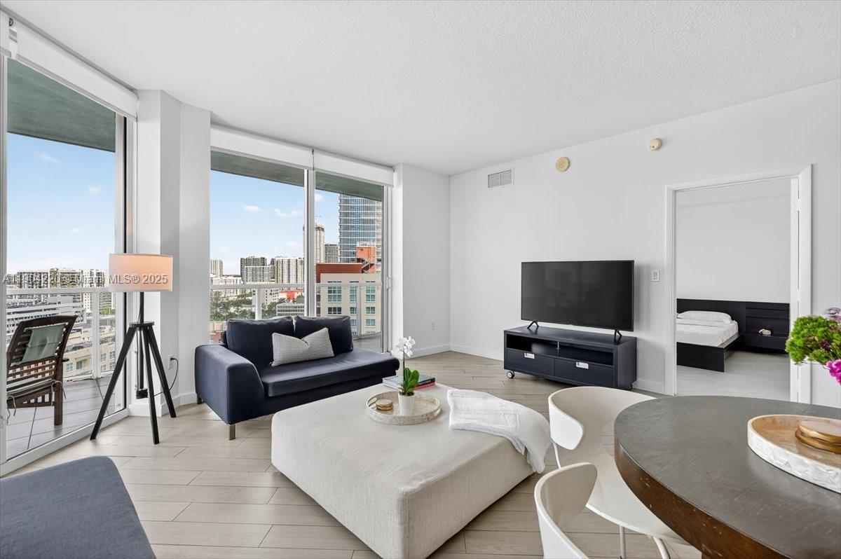 image Quantum On The Bay Condo20