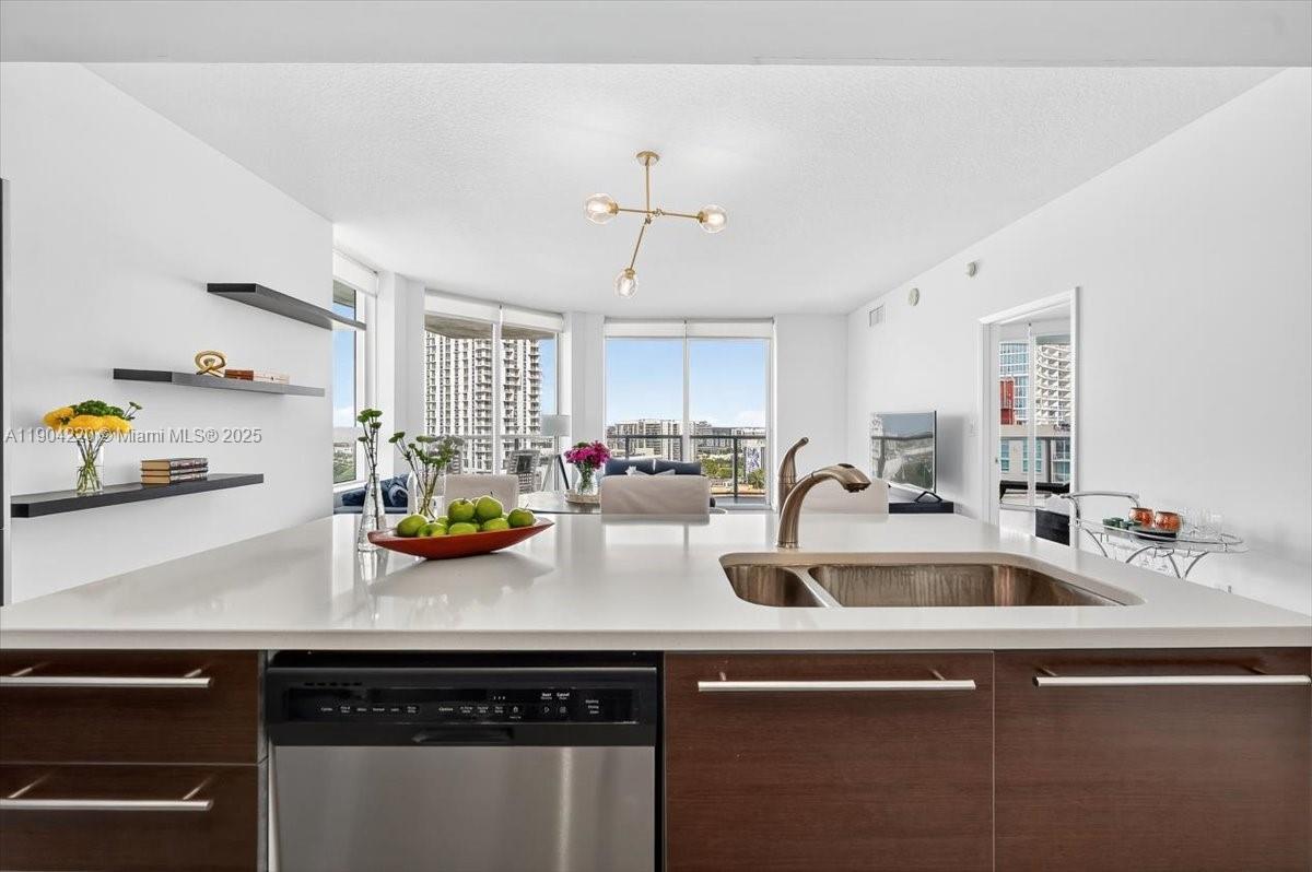 image Quantum On The Bay Condo2