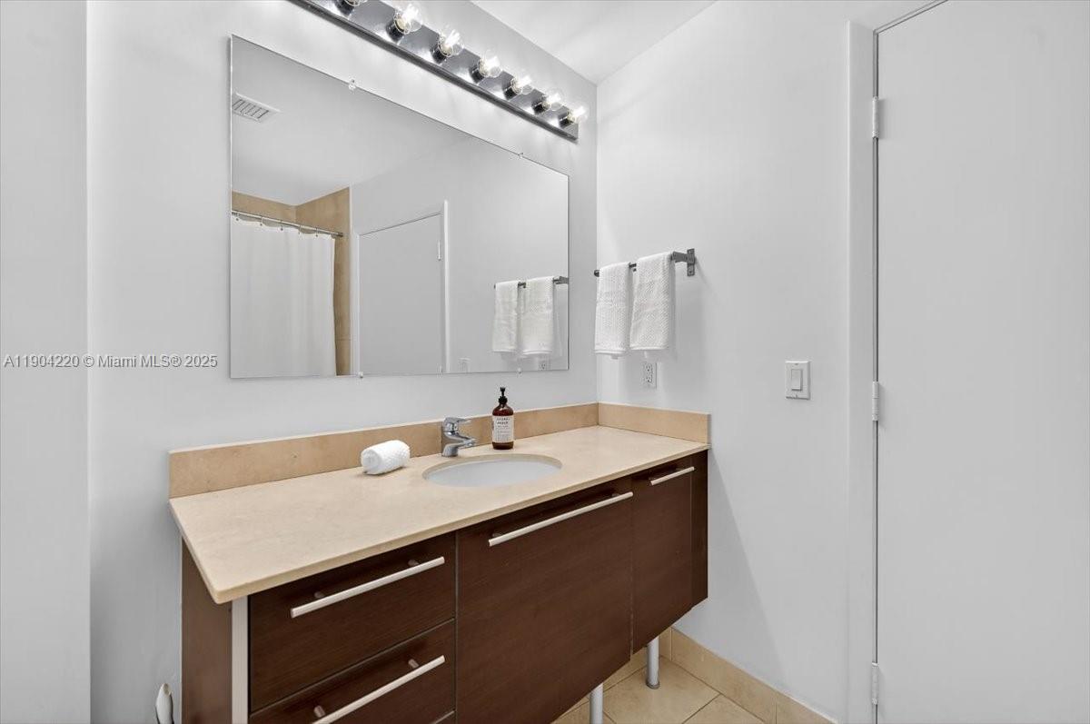 image Quantum On The Bay Condo29