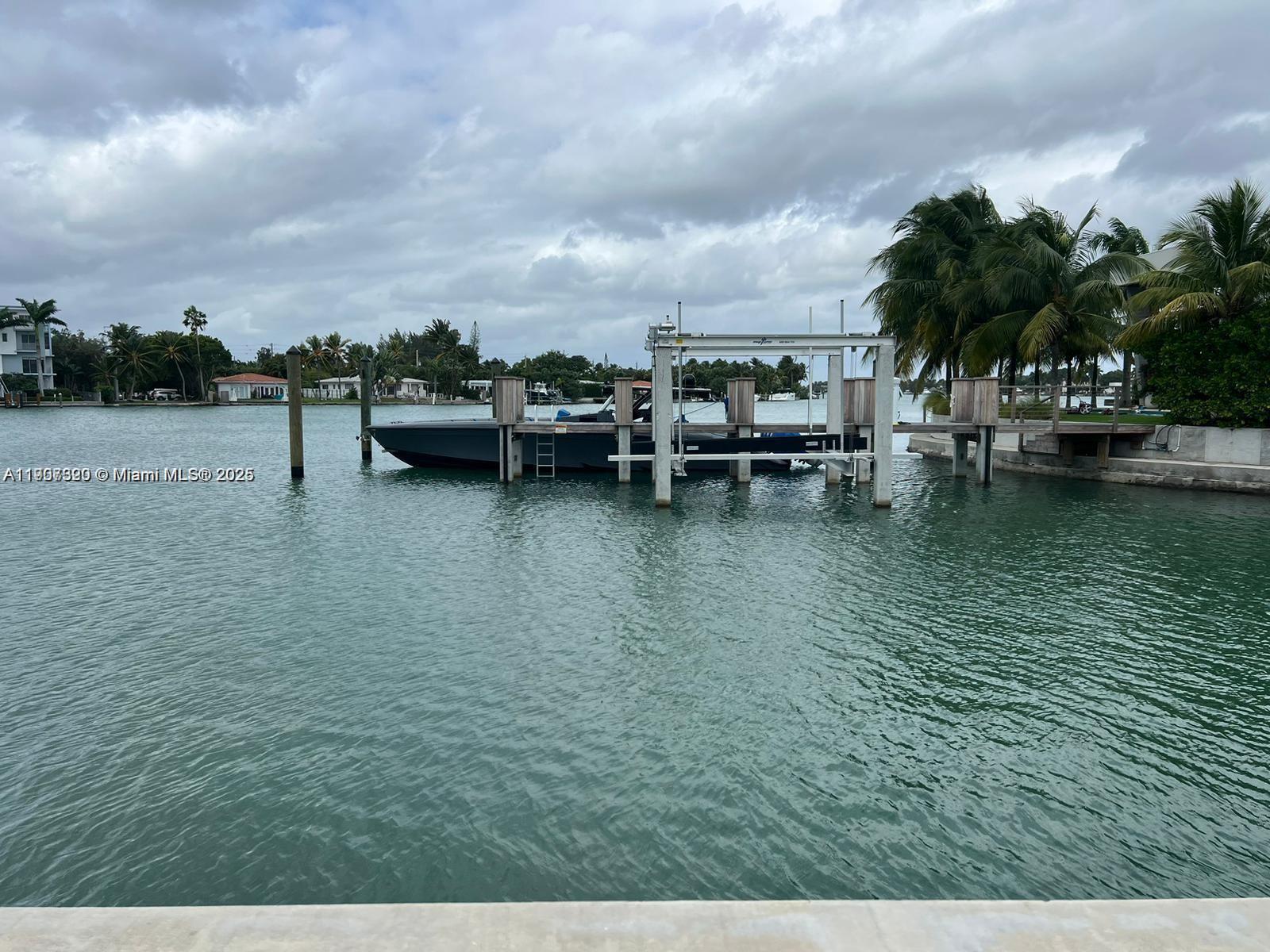 7590 Bayside Ln Miami Beach, FL 33141