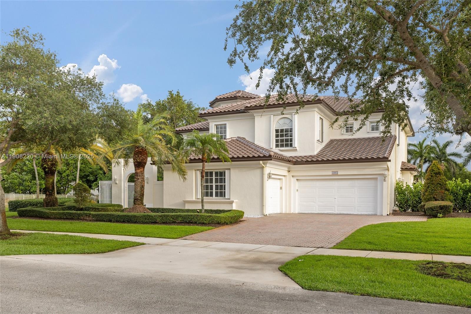 15852 SW 15th St Davie, FL 33326