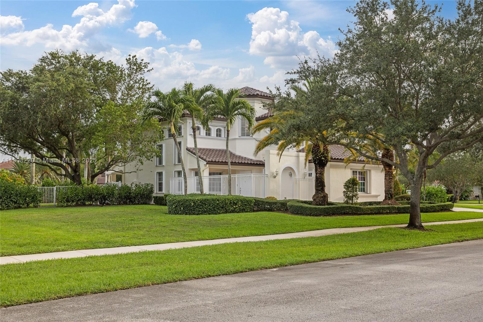 15852 SW 15th St Davie, FL 33326