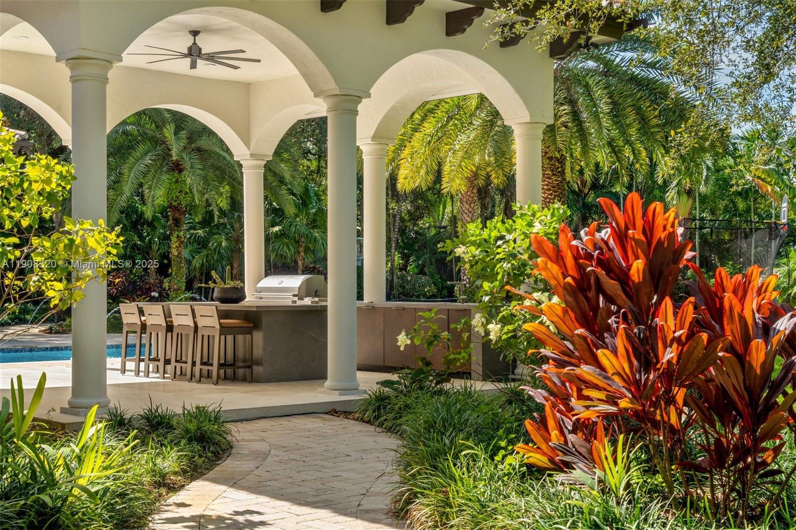 8900 SW 62nd Ct Pinecrest, FL 33156