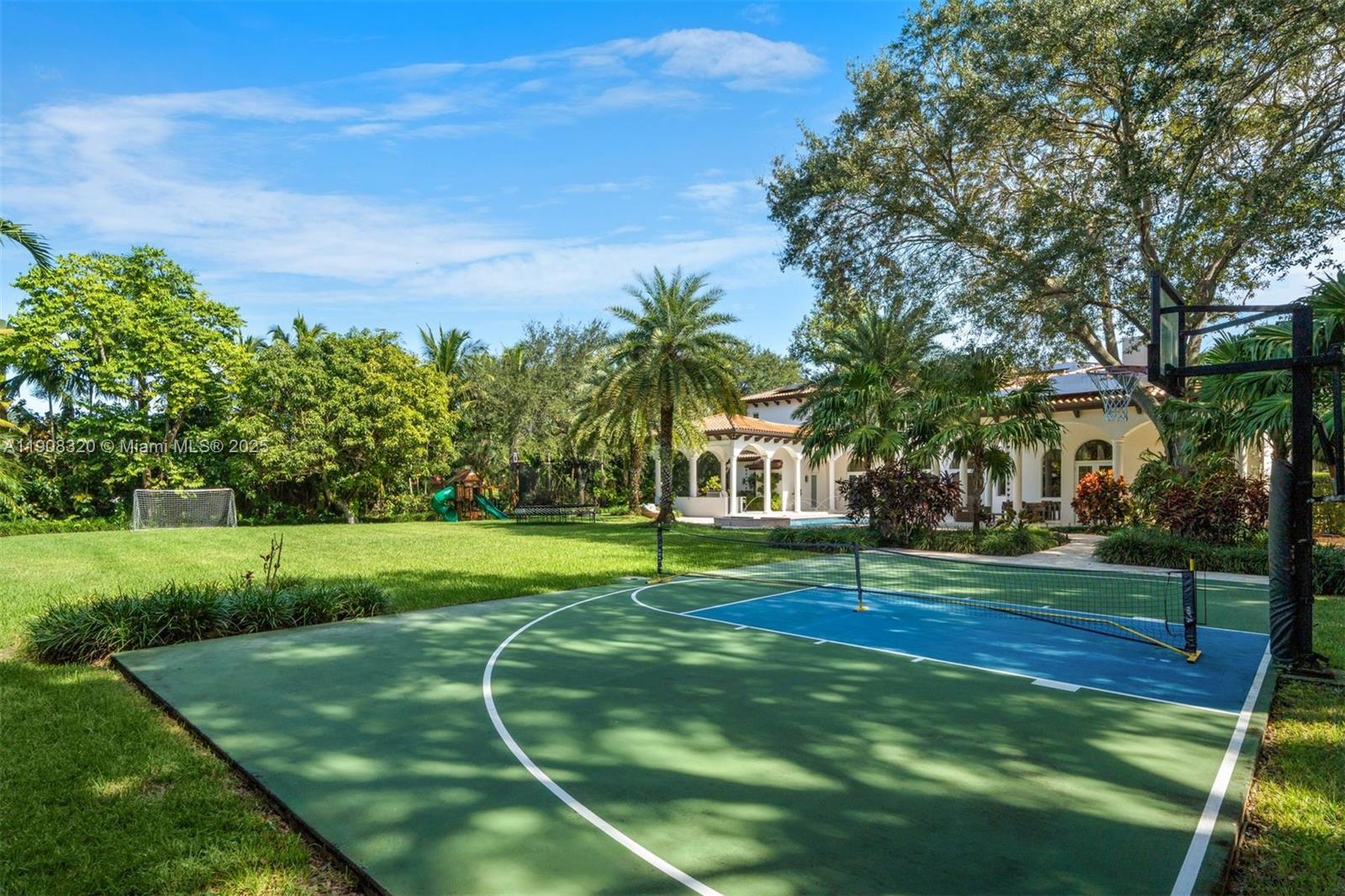 8900 SW 62nd Ct Pinecrest, FL 33156