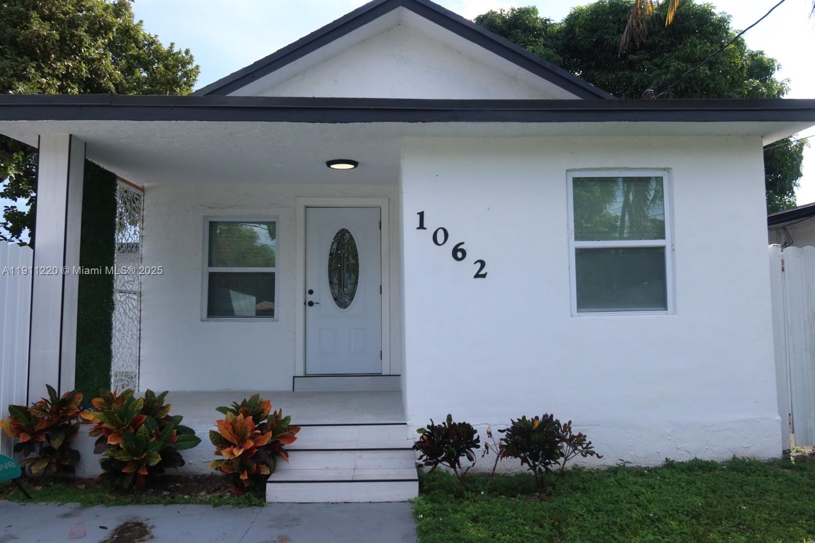 1062 NW 25th St