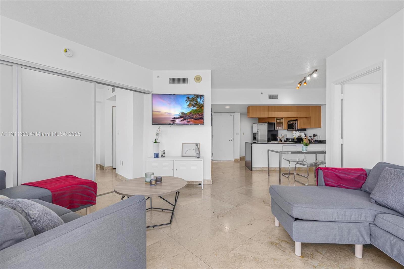 image Opera Tower Condo12