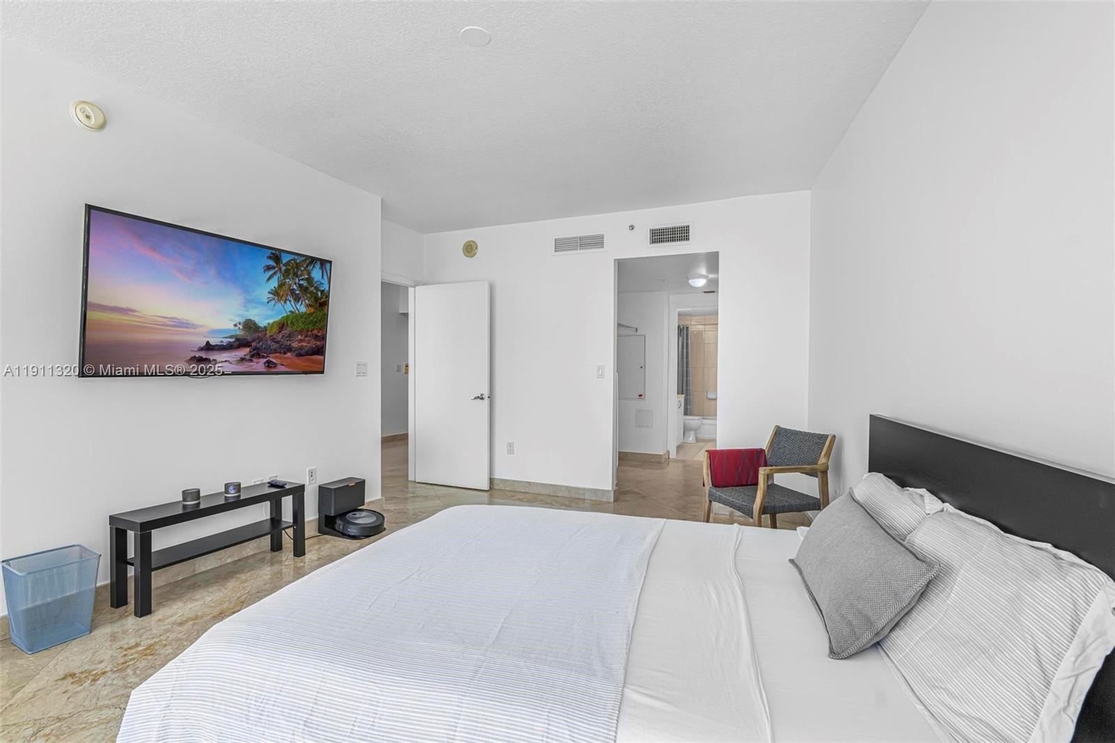 image Opera Tower Condo15