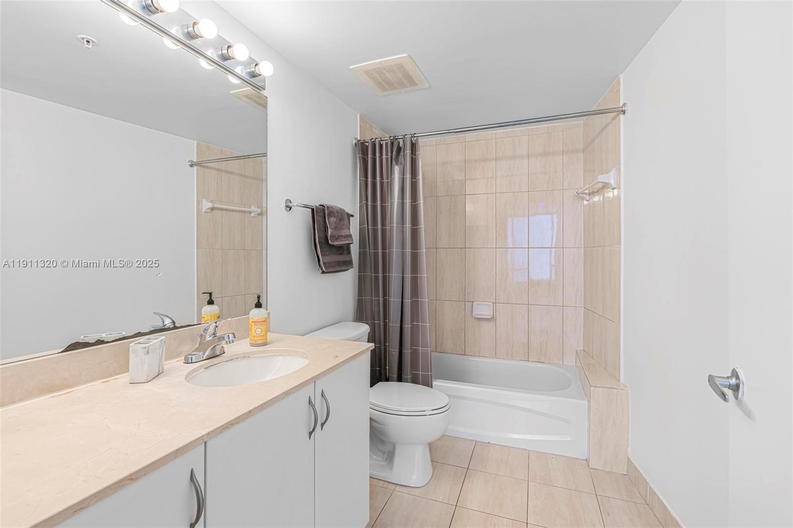 image Opera Tower Condo17