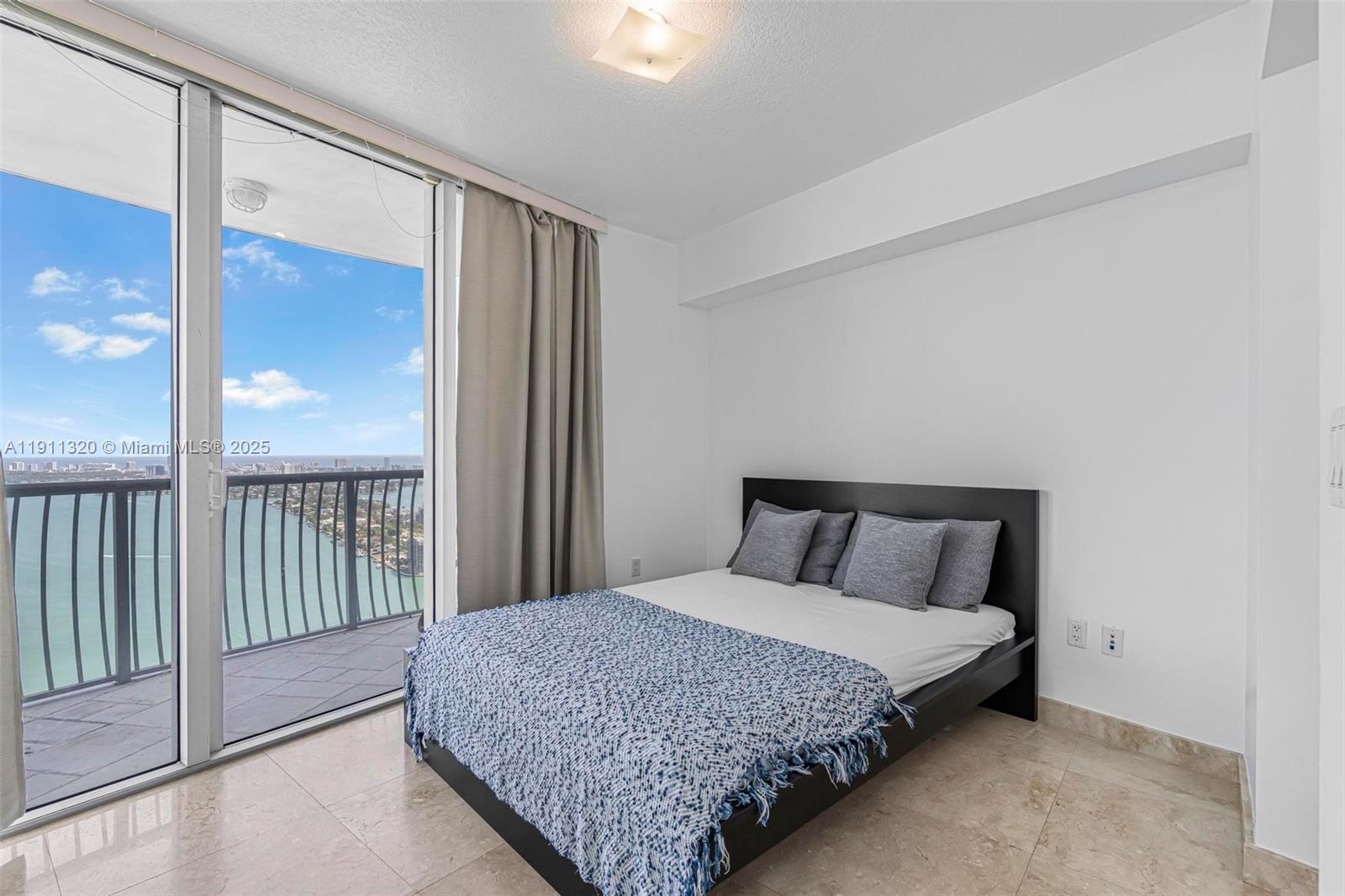 image Opera Tower Condo18