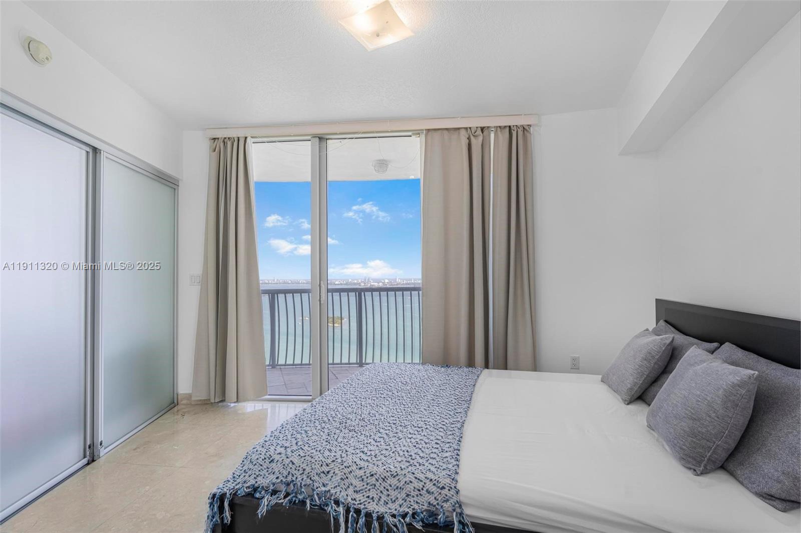 image Opera Tower Condo19